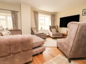 Family-friendly cottage with garden | Pets allowed - Image 3