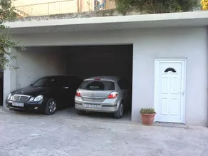 Apartment with garden - Image 5