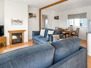 Family-friendly lovely cottage with hot tub & garden | Pets are welcome - Image 3