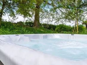 Holiday home with garden, jacuzzi & terrace | Nature view - Image 4