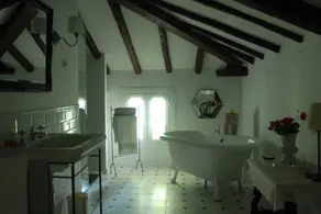 Villa with terrace, barbecue & private pool - Image 2