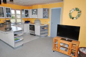Holiday home with terrace - Image 3
