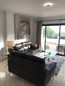 Spacious Apartment with Views in Málaga, 77 m², Shared Pool - Image 3