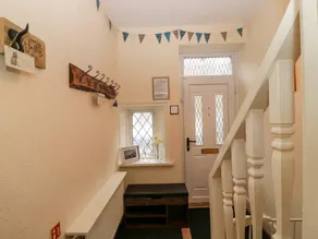 Cottage with garden - Image 4