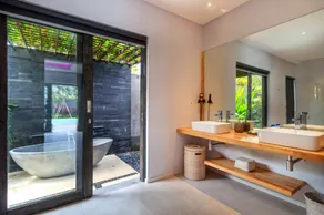 Family-friendly spacious villa with garden & private pool - Image 4