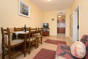 Fully equipped wonderful holiday home with BBQ, terrace & garden | Pets allowed - Image 3