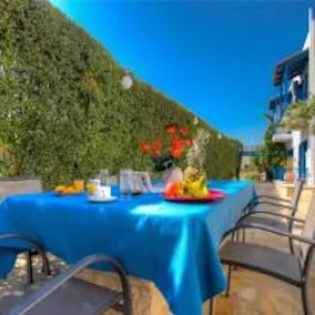Apartment with garden - Image 3