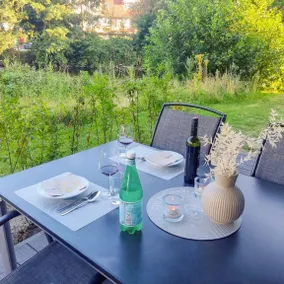 Meerglück – Ankommen. Durchatmen. Wohlfühlen.
Private Sauna, Terrasse mit Blick ins Grüne und ebenerdiger Komfort auf 70m²– Meerglück macht sofort Lust auf Meer. - Image 2