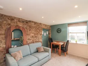 Cottage with garden - Image 4