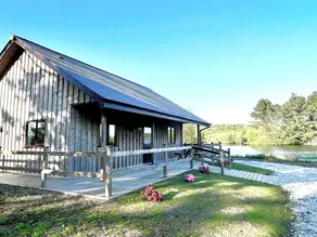 Cottage with garden - Image 2