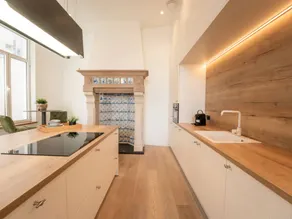 Beautifully decorated apartment in authentic town house near the beach - Image 3