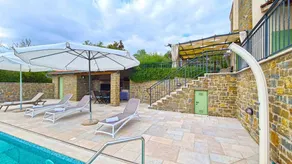 Fully equipped spacious holiday apartment with terrace, garden & private pool - Image 5