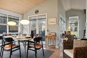Holiday home with terrace, barbeque & jacuzzi - Image 3