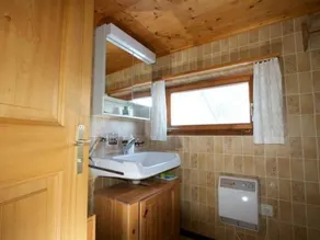 Holiday apartment with garden & barbecue - Image 3