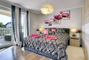 Lovely house with terrace, pool & garden | Pets allowed - Image 4