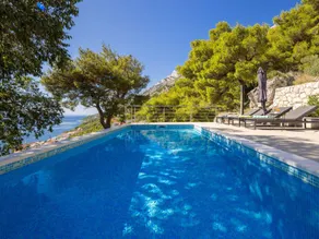 House with barbeque, private pool & garden - Image 4