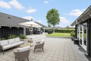 House with garden, jacuzzi & sauna - Image 2