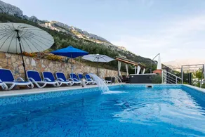 Holiday home with garden, sauna & private pool - Image 3
