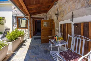 Villa con terrazza, piscina privata e giardino - Image 3