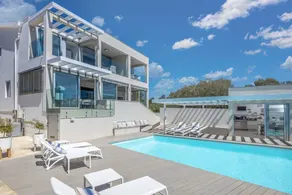 Villa mit Garten, Terrasse und Pool | Poolblick - Image 2