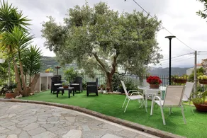 Studio with garden | Mountain view - Image 2