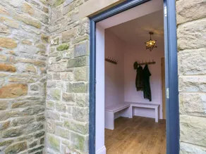 Cottage with garden - Image 2