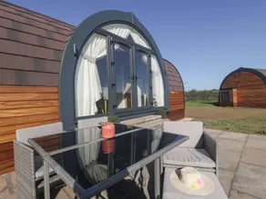 Cottage with garden - Image 2