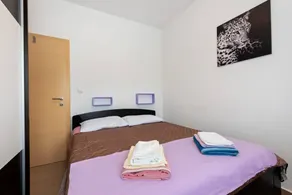 Flat with pool - Image 4