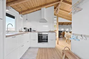 Holiday home with BBQ & terrace - Image 2