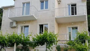 Apartment with terrace & pool - Image 5