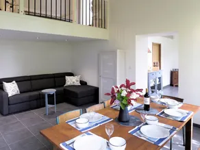 Charming house with terrace, private pool & garden - Image 4