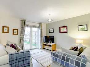Family-friendly cottage with garden - Image 2