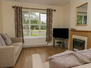 Family-oriented charming cottage with garden - Image 4