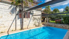 Charming holiday apartment with garden, pool & terrace - Image 5
