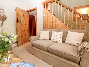 Child-friendly cottage with terrace - Image 5