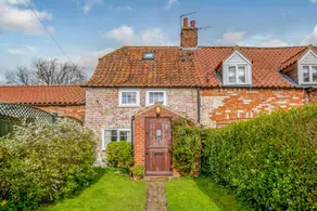 Cottage with garden - Image 2
