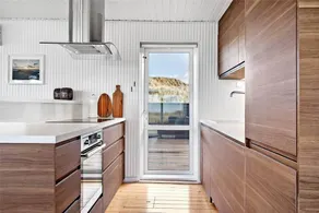 Holiday home with BBQ & terrace | Sea view - Image 4