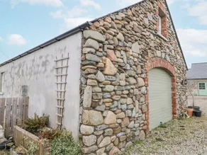 Cottage with garden - Image 2
