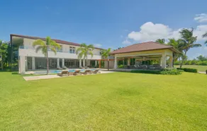 Merveilleuse villa conviviale et familiale avec barbecue, jardin et piscine | Vue golf - Image 2