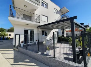 Voll ausgestattete Ferienwohnung mit Terrasse - Image 3