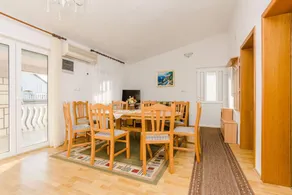 Fully equipped holiday apartment with garden & barbeque - Image 3