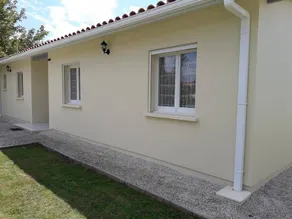 Holiday home with garden & barbecue | Lake view - Image 5