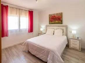Cosy Apartment in Town, 800m from Port Beach - A/C, Dishwasher, Near Main Square - Image 5