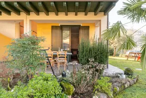 Holiday apartment with terrace, pool & garden | Lake view - Image 5