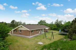 Family-oriented wonderful house with jacuzzi, sauna & terrace | Pets allowed - Image 2