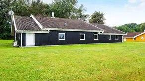 Holiday home with sauna, pool & hot tub - Image 4