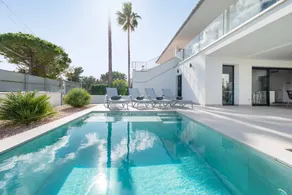 Villa with private pool, garden & BBQ - Image 4