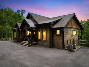 Private and Quiet Mountain Cabin with Views, Hot Tub and Upscale Finishes - Image 5