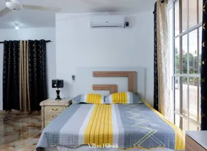 Apartment with terrace - Image 2