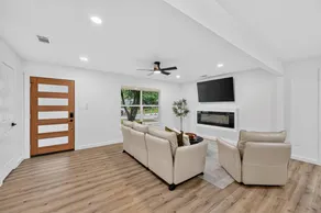 Holiday home with garden & terrace - Image 3
